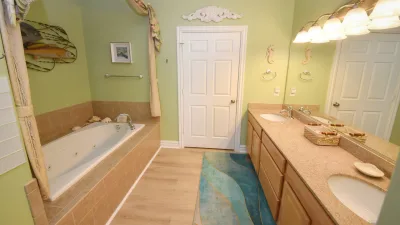 Ocean Haze – Private Bath for BR1
