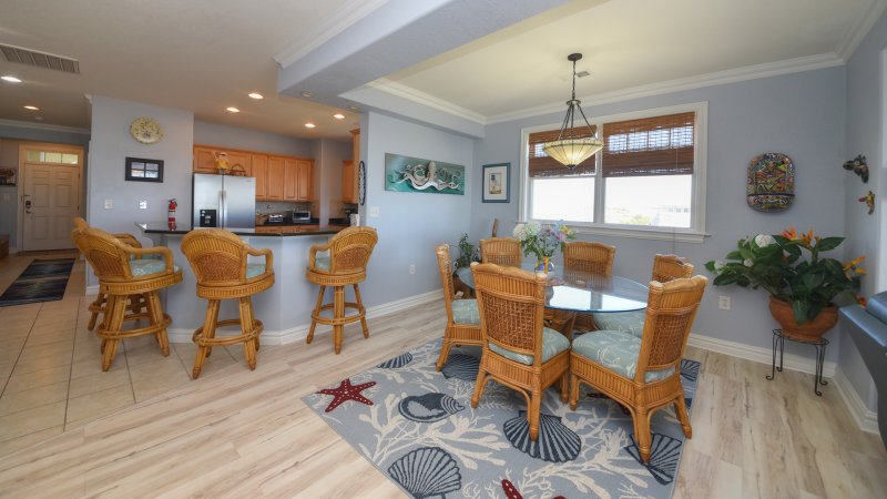 Point Break Oceanfront – Dining