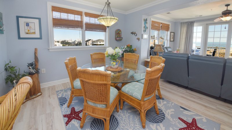 Point Break Oceanfront – Dining