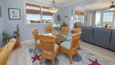 Point Break Oceanfront – Dining