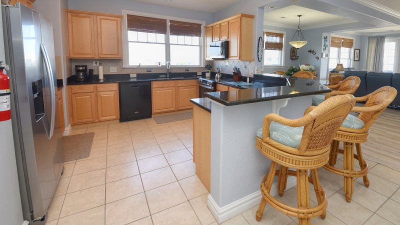 Point Break Oceanfront – Kitchen