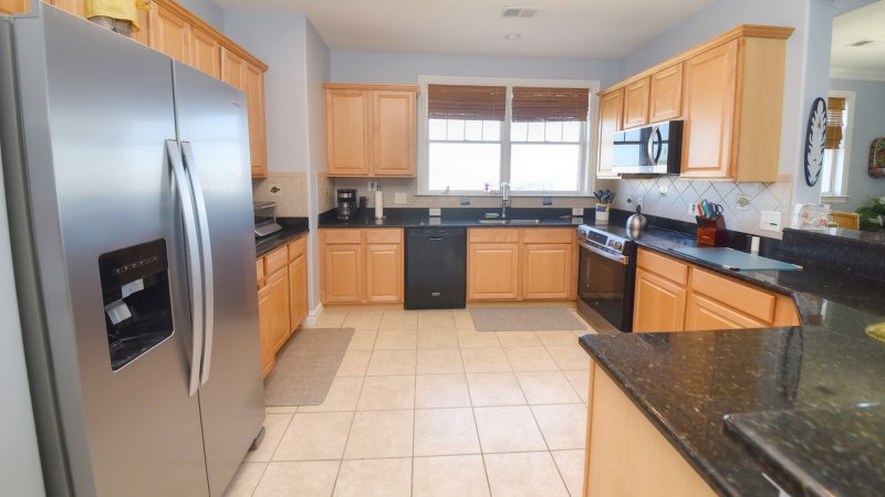 Point Break Oceanfront – Kitchen