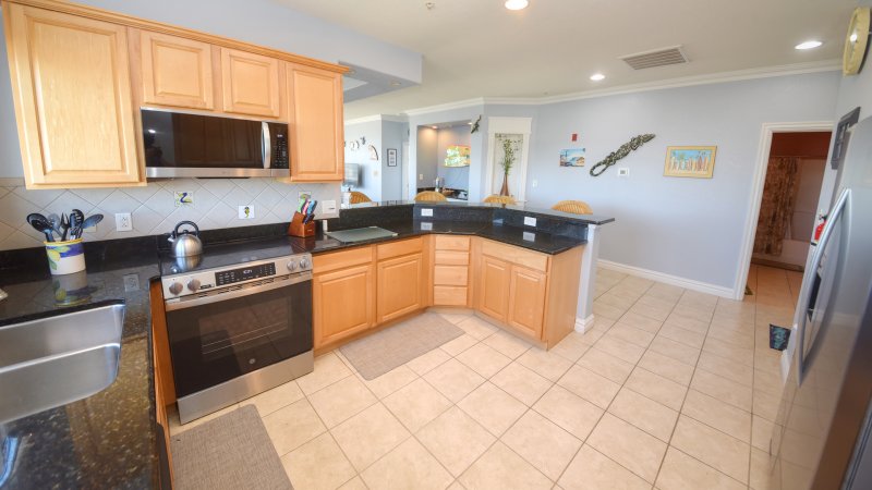 Point Break Oceanfront – Kitchen