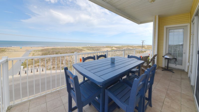 Point Break Oceanfront – Deck