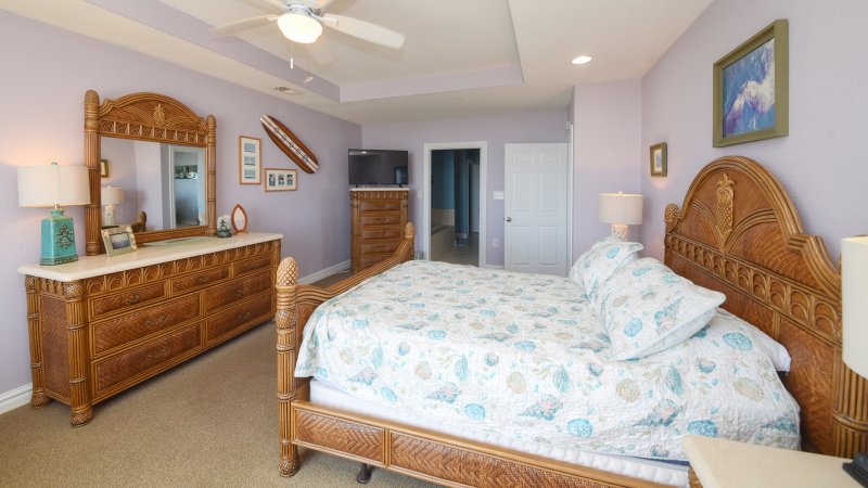 Point Break Oceanfront – Bedroom 1