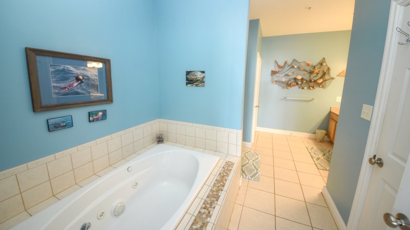 Point Break Oceanfront – Private Bath for BR1