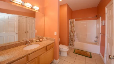 Point Break Oceanfront – Common Bath for BR2 and BR3