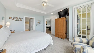 Sandbridge Aloha – Bedroom 1