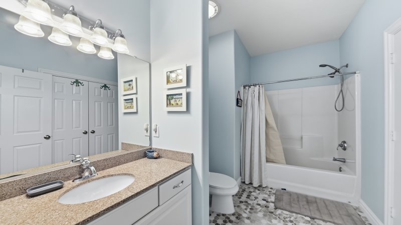 Sandbridge Aloha – Common Bath for BR2 and BR3