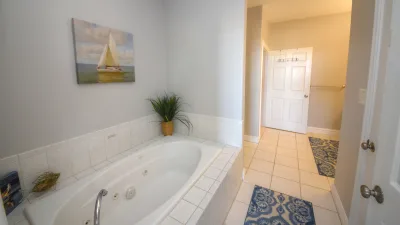 Kern – Private Bath for BR1