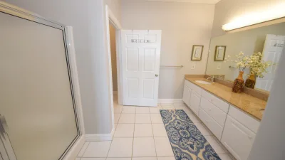 Kern – Private Bath for BR1