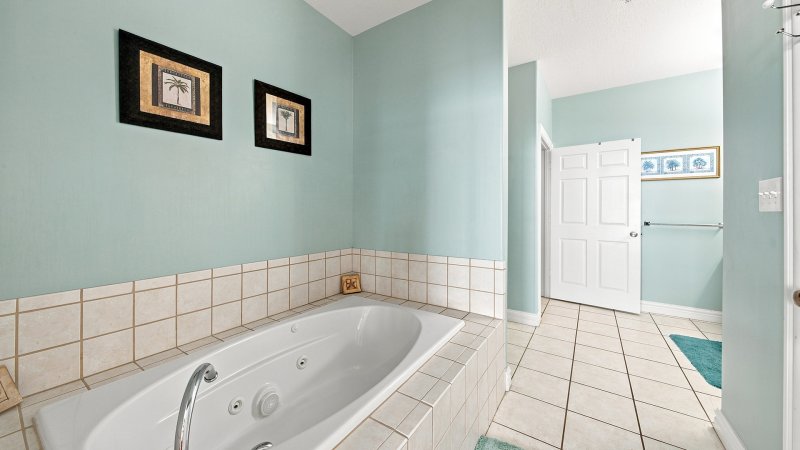 The Upper Seaside – Private Bath for BR1