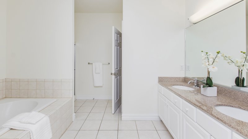 Paradise with an Oceanview – Private Bath for BR1