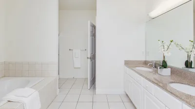 Paradise with an Oceanview – Private Bath for BR1