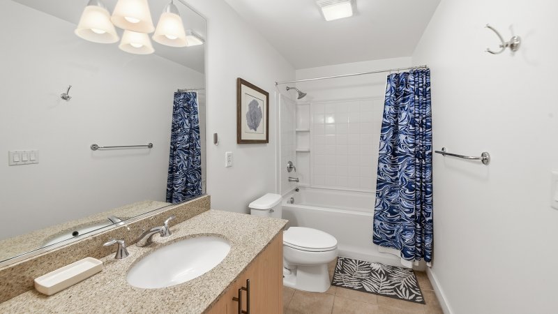Enlightened Sunrise – Private Bath for BR3