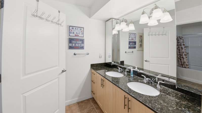 Ocean Breeze – Private Bath for BR1