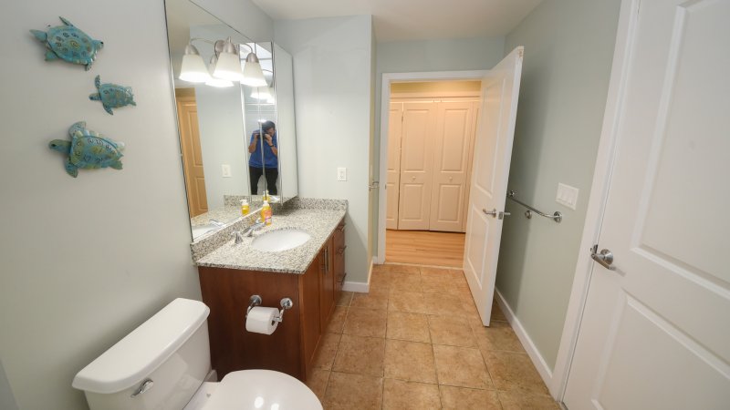 Back Bay Breeze – Common Bath for BR2 and BR3