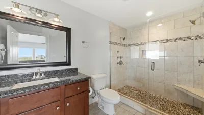 Aria – Private Bath for BR8
