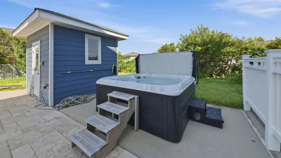 Top Deck – Hot Tub