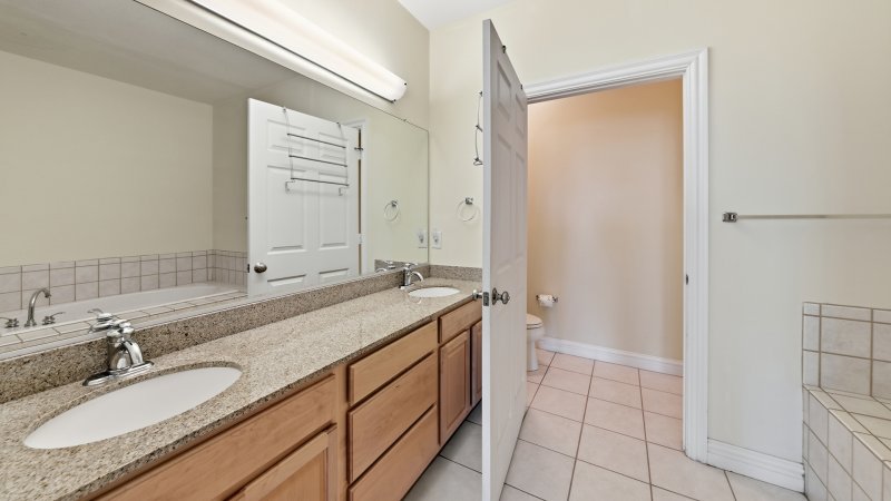 After Five – Private Bath for BR1