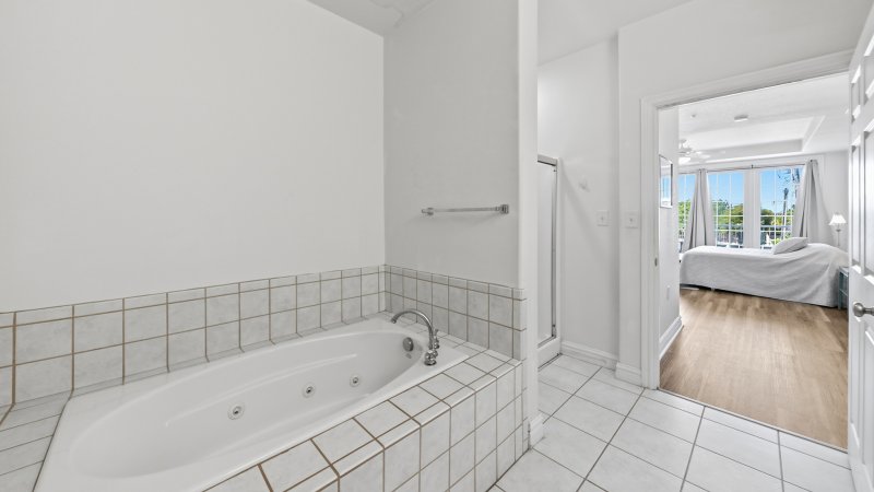 After Five – Private Bath for BR1