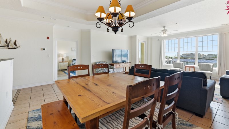 Second Deck – Dining
