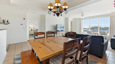 Second Deck – Dining