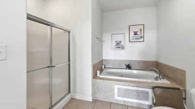 Second Deck – Private Bath for BR1