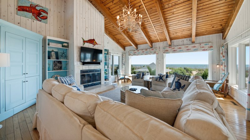 Hala Kahiki – Living Room