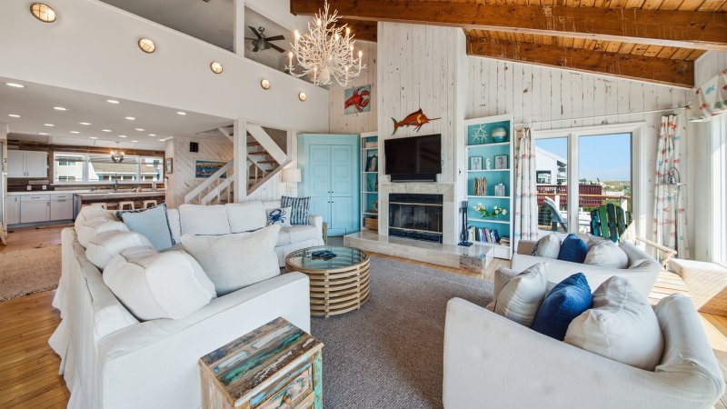 Hala Kahiki – Living Room