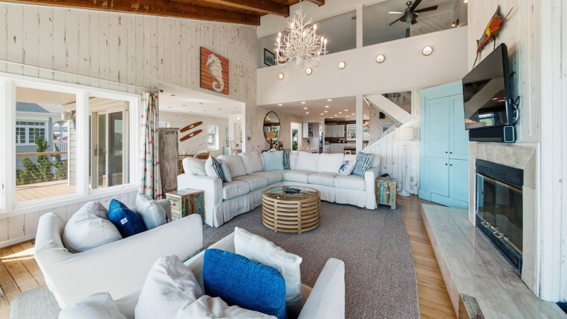Hala Kahiki – Living Room