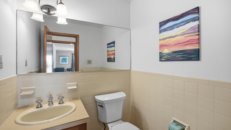 Hala Kahiki – Common Bath for 2nd Floor