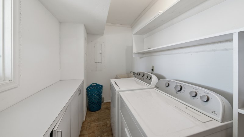 Hala Kahiki – Laundry Room