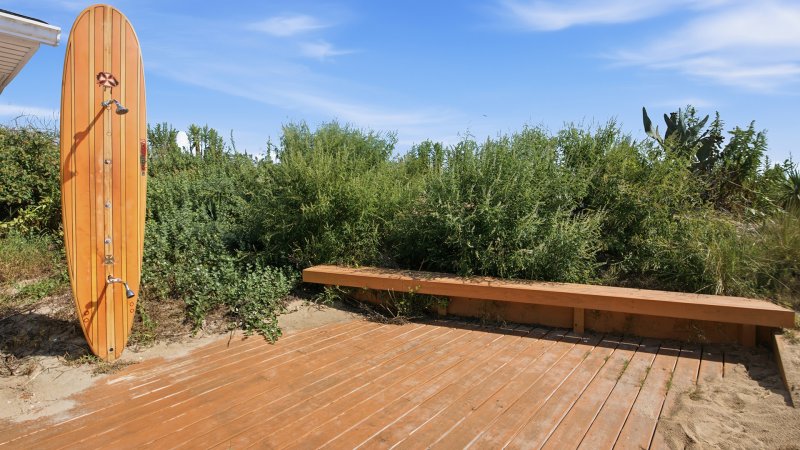 Hala Kahiki – Outdoor Shower