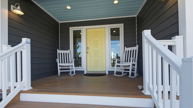 Hala Kahiki – Front Porch