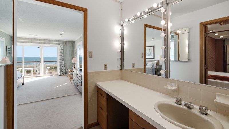 Hala Kahiki – Private Bath for BR1