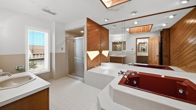 Hala Kahiki – Private Bath for BR1