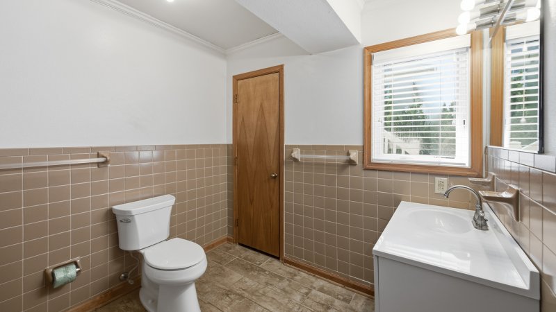 Hala Kahiki – Common Bath for 1st Floor