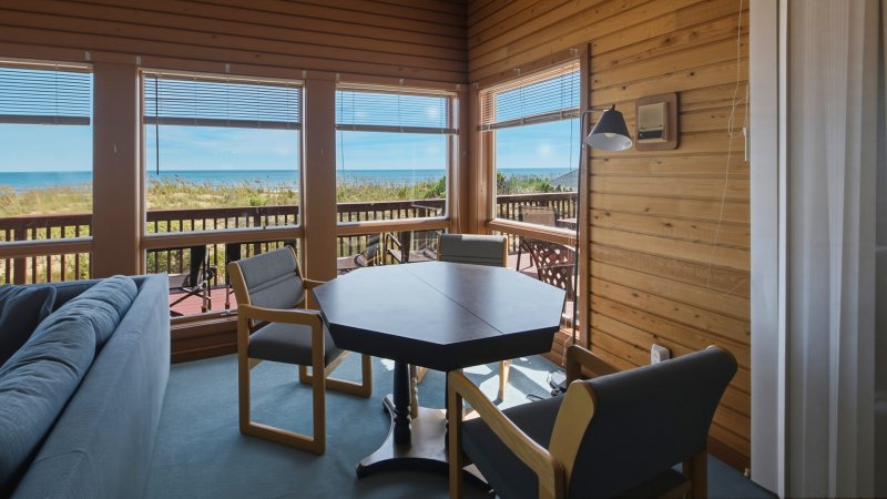 Sandhaven – Game Table