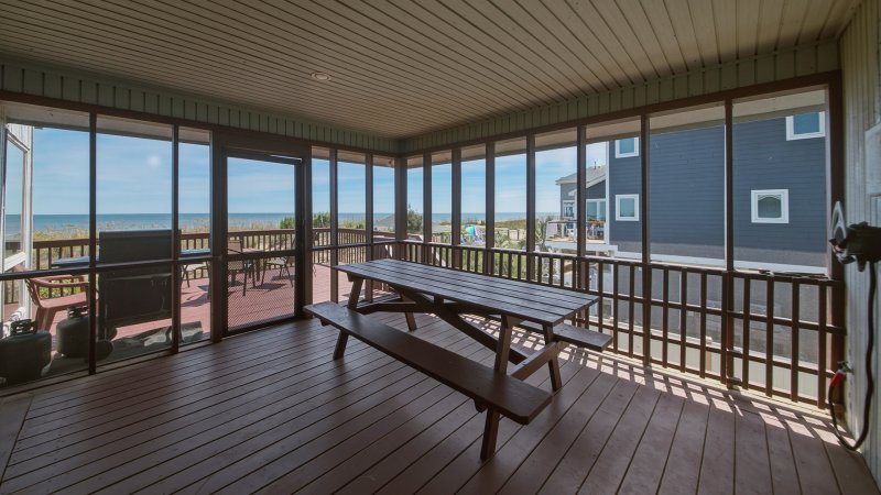 Sandhaven – Screened Deck