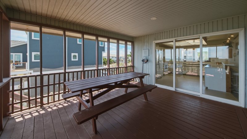 Sandhaven – Screened Deck