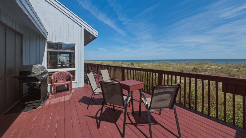 Sandhaven – Grill and Deck