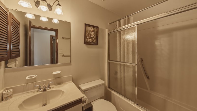 Sandhaven – Common Bath for 2nd Floor