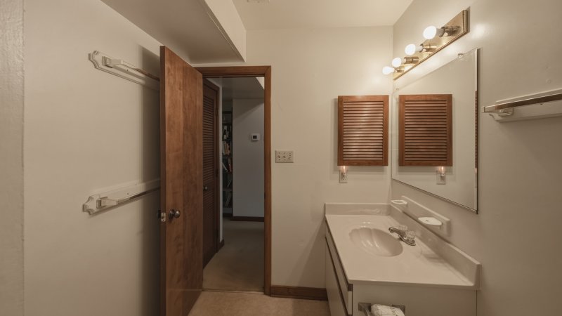 Sandhaven – Common Bath for 1st Floor