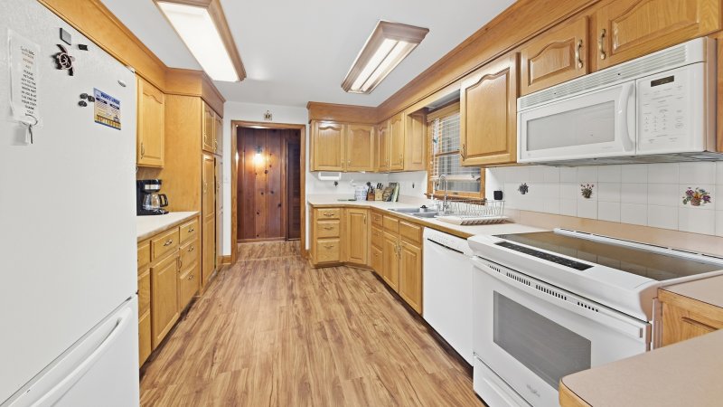 Gullible – Kitchen