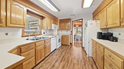 Gullible – Kitchen