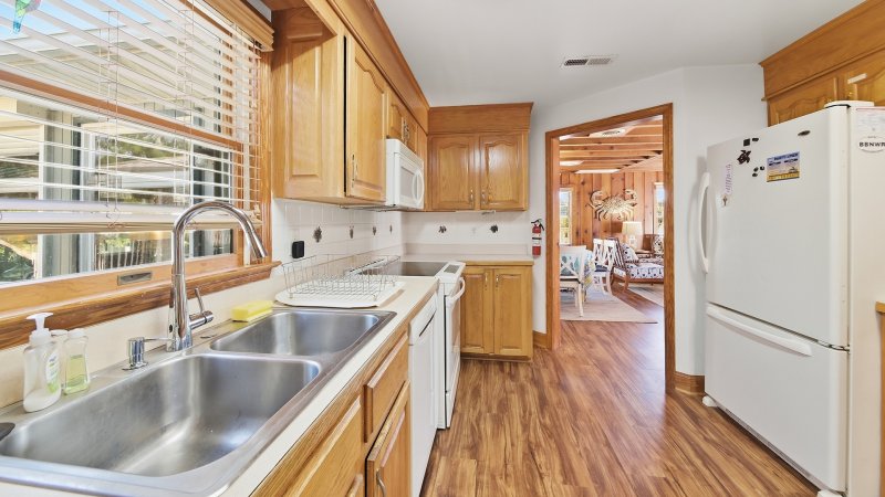 Gullible – Kitchen