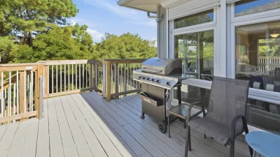 Gullible – Grill and Deck