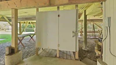 Gullible – Outdoor Shower