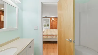 Gullible – Private Bath for BR5